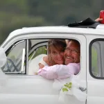 couple-mariee-bonheur-voiture-cuers-var_resultat