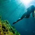 sub-aquatique-soleil-parasole-contre-jour